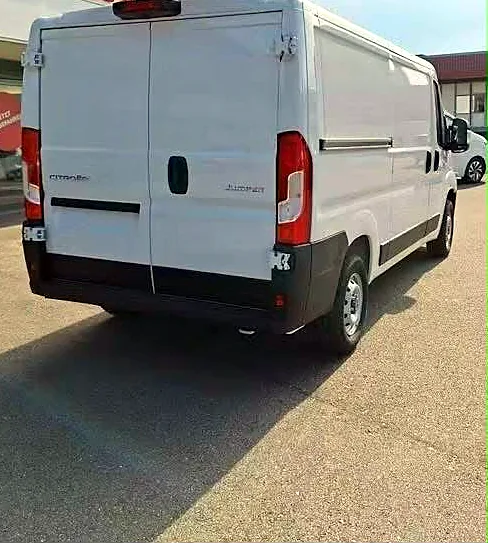 סיטרואן ג׳אמפר לבן, מבט אחורי 3/4