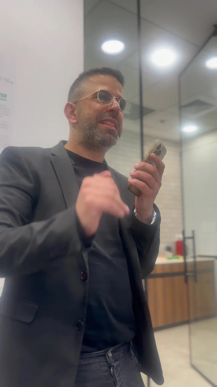לקוחות מרוצים: שיחת טלפון עם הלקוחה